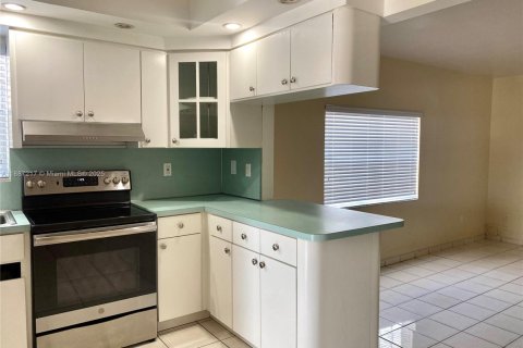 Купить коммерческую недвижимость в Майами, Флорида 267.19м2, № 1996014 - фото 11