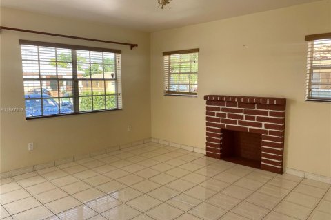 Купить коммерческую недвижимость в Майами, Флорида 267.19м2, № 1996014 - фото 3