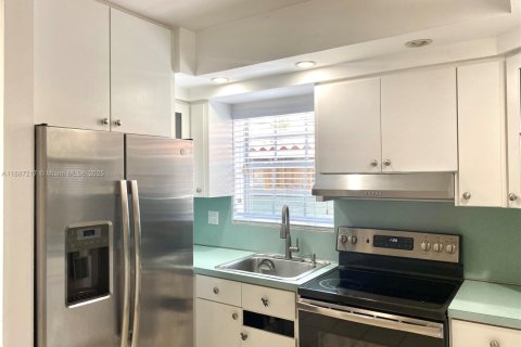 Купить коммерческую недвижимость в Майами, Флорида 267.19м2, № 1996014 - фото 12