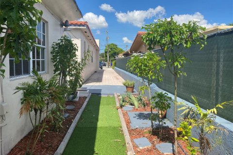 Купить коммерческую недвижимость в Майами, Флорида 267.19м2, № 1996014 - фото 26