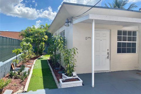 Купить коммерческую недвижимость в Майами, Флорида 267.19м2, № 1996014 - фото 25