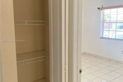 Купить коммерческую недвижимость в Майами, Флорида 267.19м2, № 1996014 - фото 5