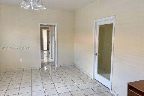 Купить коммерческую недвижимость в Майами, Флорида 267.19м2, № 1996014 - фото 14