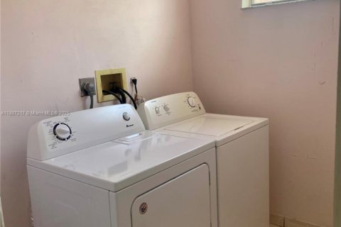 Купить коммерческую недвижимость в Майами, Флорида 267.19м2, № 1996014 - фото 21