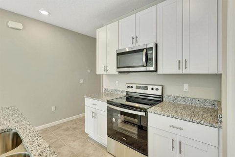 Townhouse in Stuart, Florida 3 bedrooms, 137.03 sq.m. № 2260778 - photo 10