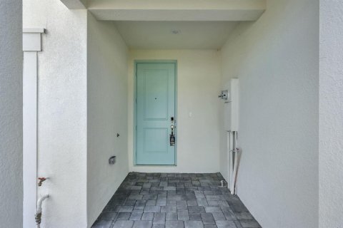 Townhouse in Stuart, Florida 3 bedrooms, 137.03 sq.m. № 2260778 - photo 3