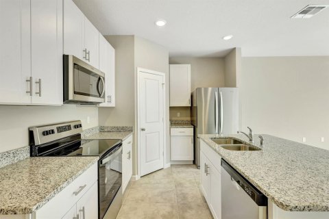Townhouse in Stuart, Florida 3 bedrooms, 137.03 sq.m. № 2260778 - photo 6