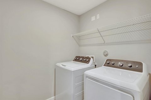Townhouse in Stuart, Florida 3 bedrooms, 137.03 sq.m. № 2260778 - photo 18
