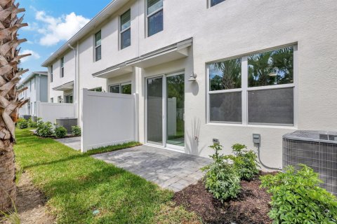 Townhouse in Stuart, Florida 3 bedrooms, 137.03 sq.m. № 2260778 - photo 14