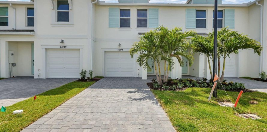 Townhouse in Stuart, Florida 3 bedrooms, 137.03 sq.m. № 2260778