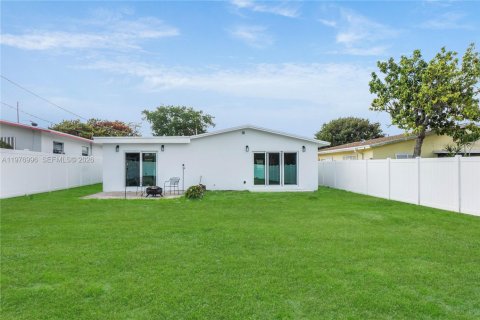 Villa ou maison à louer à Boca Raton, Floride: 3 chambres, 138.33 m2 № 2041766 - photo 6