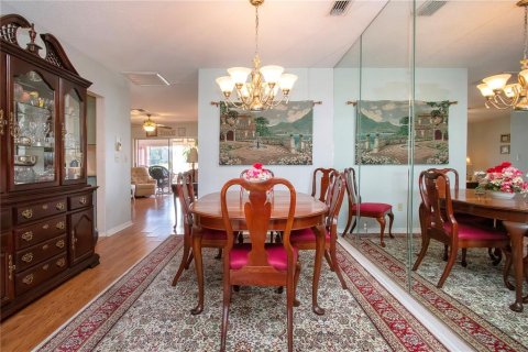 House in Sun City Center, Florida 2 bedrooms, 163.14 sq.m. № 1901883 - photo 8
