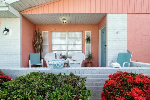 House in Sun City Center, Florida 2 bedrooms, 163.14 sq.m. № 1901883 - photo 3