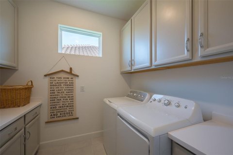 House in Sarasota, Florida 3 bedrooms, 178.19 sq.m. № 2234447 - photo 28