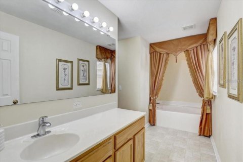 House in Riverview, Florida 4 bedrooms, 205.13 sq.m. № 1789369 - photo 15
