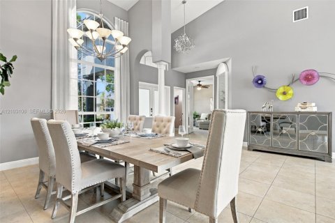 Casa en venta en Pembroke Pines, Florida, 5 dormitorios, 310.76 m2 № 2409290 - foto 16