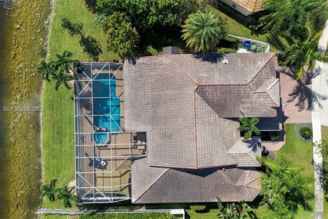 Casa en venta en Pembroke Pines, Florida, 5 dormitorios, 310.76 m2 № 2409290 - foto 5