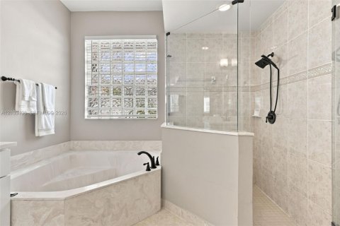 Casa en venta en Pembroke Pines, Florida, 5 dormitorios, 310.76 m2 № 2409290 - foto 27