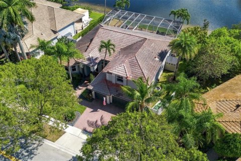 Casa en Pembroke Pines, Florida 5 dormitorios, 310.76 m2 № 2409290