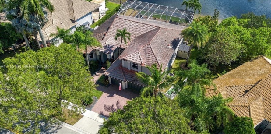 Casa en Pembroke Pines, Florida 5 dormitorios, 310.76 m2 № 2409290