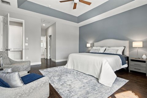 Casa en venta en Pembroke Pines, Florida, 5 dormitorios, 310.76 m2 № 2409290 - foto 22