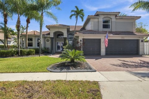 Casa en venta en Pembroke Pines, Florida, 5 dormitorios, 310.76 m2 № 2409290 - foto 9