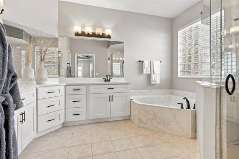 Casa en venta en Pembroke Pines, Florida, 5 dormitorios, 310.76 m2 № 2409290 - foto 24