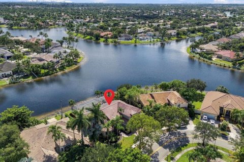 Casa en venta en Pembroke Pines, Florida, 5 dormitorios, 310.76 m2 № 2409290 - foto 4