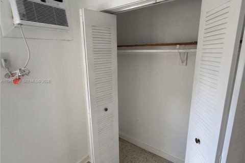 Apartamento en alquiler en Miami, Florida, 2 dormitorios, 73.76 m2 № 2026120 - foto 11