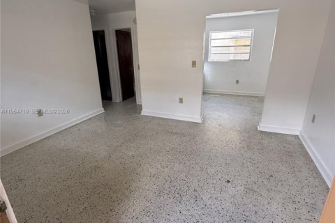 Apartamento en alquiler en Miami, Florida, 2 dormitorios, 73.76 m2 № 2026120 - foto 4