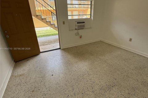 Apartamento en alquiler en Miami, Florida, 2 dormitorios, 73.76 m2 № 2026120 - foto 5