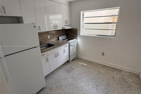 Apartamento en alquiler en Miami, Florida, 2 dormitorios, 73.76 m2 № 2026120 - foto 2
