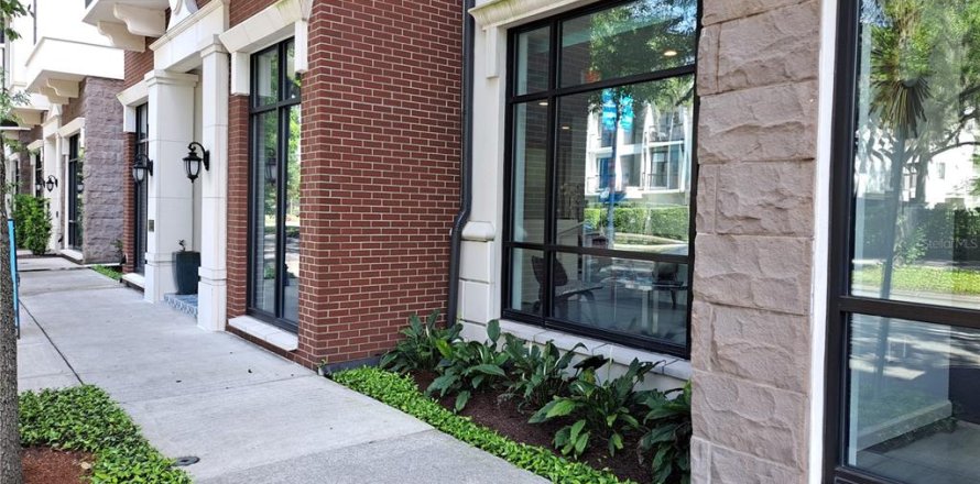 Immobilier commercial à Winter Park, Floride 172.98 m2 № 2406507
