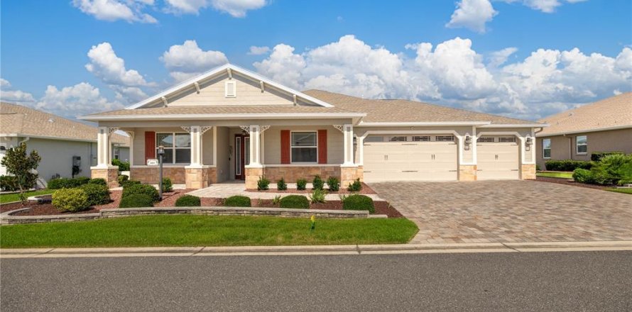 House in Ocala, Florida 3 bedrooms, 205.87 sq.m. № 1880966