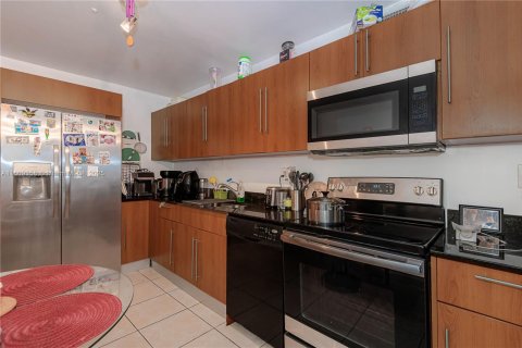 Condo in Hollywood, Florida, 1 bedroom  № 1812309 - photo 7
