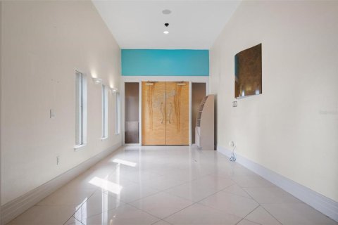 Propiedad comercial en alquiler en Palm Harbor, Florida, 276.48 m2 № 1448197 - foto 3