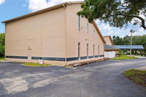 Propiedad comercial en alquiler en Palm Harbor, Florida, 276.48 m2 № 1448197 - foto 2