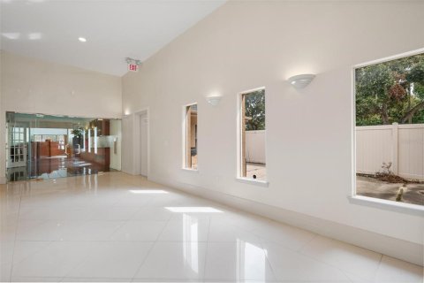 Propiedad comercial en alquiler en Palm Harbor, Florida, 276.48 m2 № 1448197 - foto 6