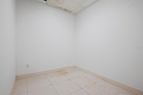 Propiedad comercial en alquiler en Palm Harbor, Florida, 276.48 m2 № 1448197 - foto 13