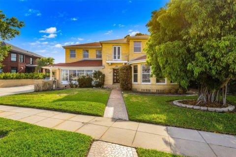 House in Tampa, Florida 3 bedrooms, 466.65 sq.m. № 1769700 - photo 2