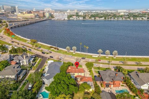 House in Tampa, Florida 3 bedrooms, 466.65 sq.m. № 1769700 - photo 7