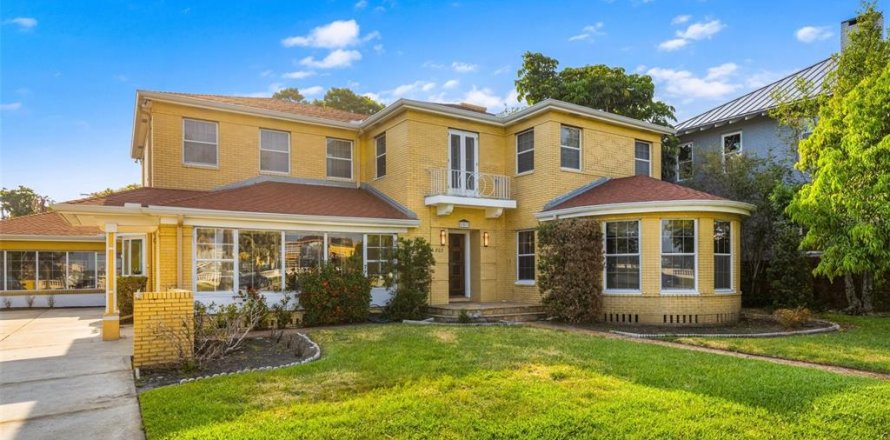 House in Tampa, Florida 3 bedrooms, 466.65 sq.m. № 1769700