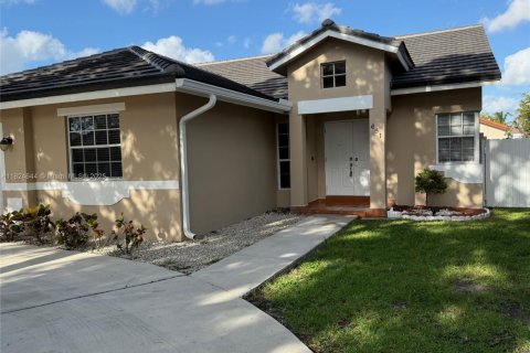 House in Miami, Florida 3 bedrooms, 175.68 sq.m. № 1938046 - photo 2