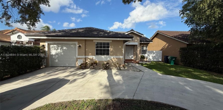 Villa ou maison à Miami, Floride 3 chambres, 175.68 m2 № 1938046