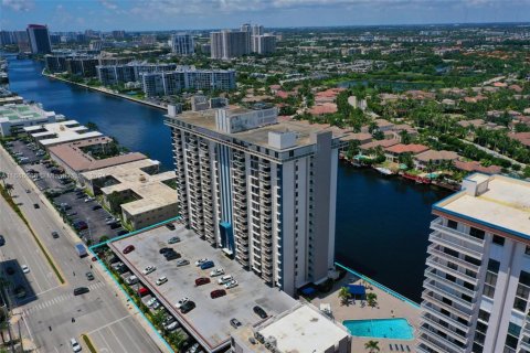Condo in Hollywood, Florida, 2 bedrooms  № 1727223 - photo 18