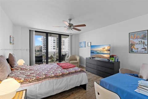 Condo in Hollywood, Florida, 2 bedrooms  № 1727223 - photo 13