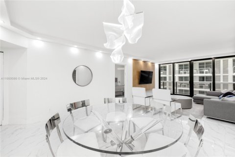 Copropriété à vendre à Surfside, Floride: 2 chambres, 140.28 m2 № 1959949 - photo 10