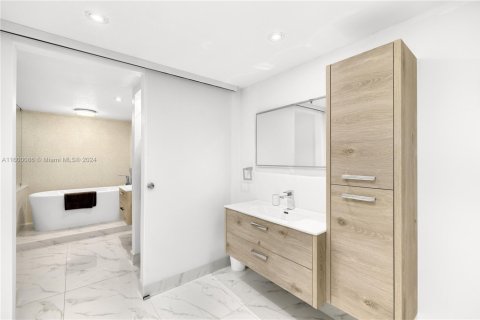 Copropriété à vendre à Surfside, Floride: 2 chambres, 140.28 m2 № 1959949 - photo 22