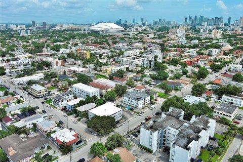 Commercial property in Miami, Florida № 1599431 - photo 4