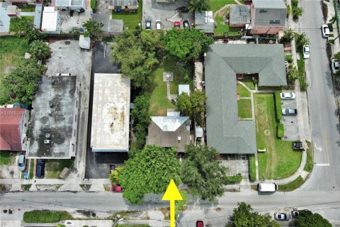 Commercial property in Miami, Florida № 1599431 - photo 11